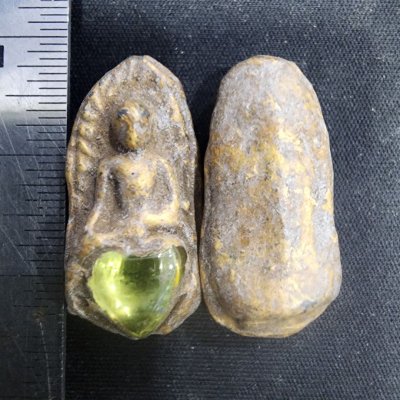 พระรอดเนื้อชิน เม็ดพระธาตุ กรุดอยไซ