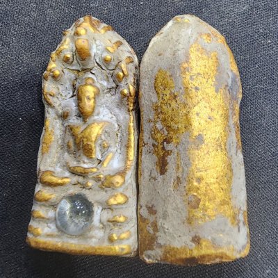 พระนาคปรกเนื้อชิน เม็ดพระธาตุ กรุดอยไซ