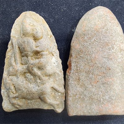 พระขุนแผนอุ้มนางขี่ม้า เนื้อดิน กรุดอยไซ