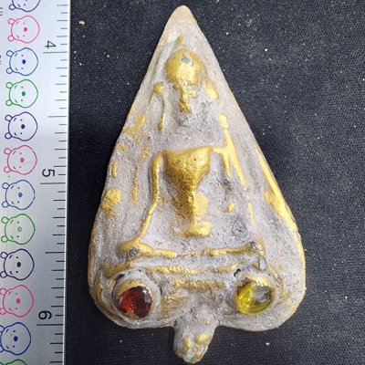 พระผงสุพรรณใบโพธิ์เนื้อชิน เม็ดพระธาตุ กรุดอยไซ