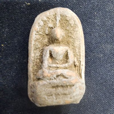 พระคงทรงเทวดาเนื้อดิน กรุดอยไซ