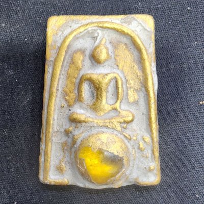 พระสมเด็จเนื้อชินทอง เม็ดพระธาตุ (สินธพ) กรุดอยไซ