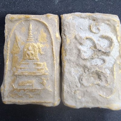 พระสมเด็จทรงเจดีย์เนื้อดินทอง (สินธพ) กรุดอยไซ