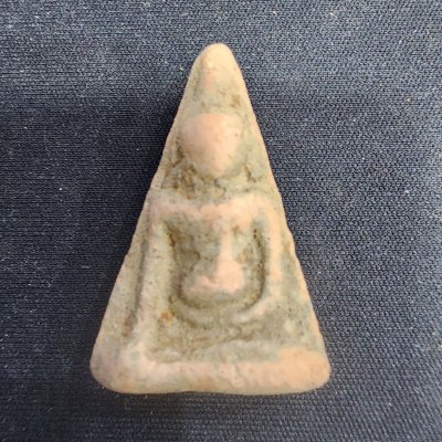 พระนางพญาเนื้อดินแดง กรุดอยไซ