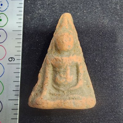 พระนางพญาเนื้อดินแดง กรุดอยไซ