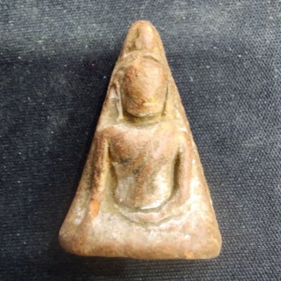 พระนางพญาเนื้อดินแดง กรุดอยไซ