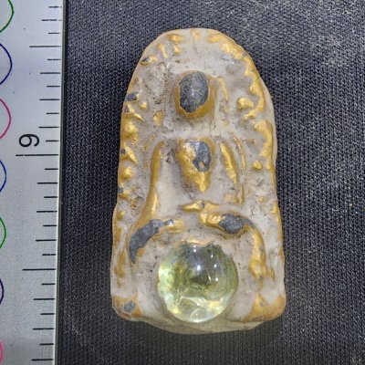 พระลือหน้ามงคลเนื้อชินทอง (สินธพ) เม็ดพระธาตุ กรุดอยไซ