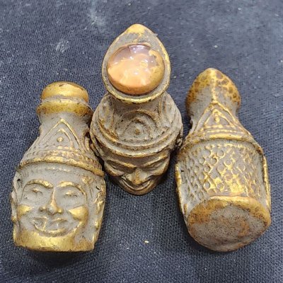 เศียรพระฤาษีเนื้อชินทอง เม็ดพระธาตุ กรุดอยไซ