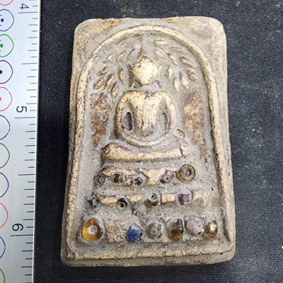 พระสมเด็จปรกโพธิ์เนื้อดิน เม็ดพระธาตุ กรุดอยไซ