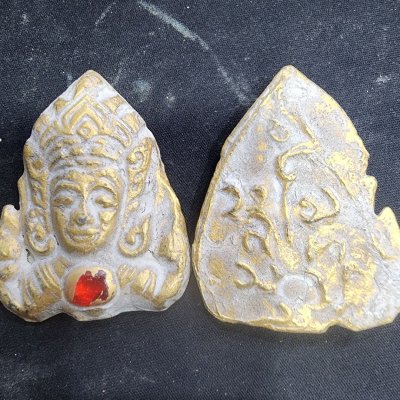 พระเจ้าอโศกเนื้อชินทอง เม็ดพระธาตุ (สินธพ) กรุดอยไซ