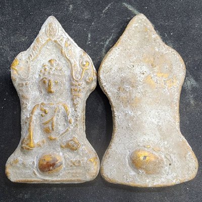 พระดอยไซซุ้มนาคเนื้อชินทอง เม็ดพระธาตุ กรุดอยไซ