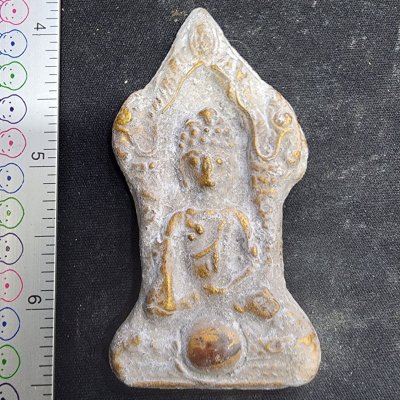 พระดอยไซซุ้มนาคเนื้อชินทอง เม็ดพระธาตุ กรุดอยไซ