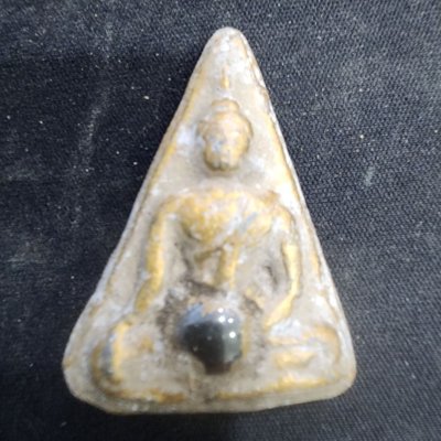 พระนางพญาเนื้อชิน เม็ดพระธาตุ กรุดอยไซ
