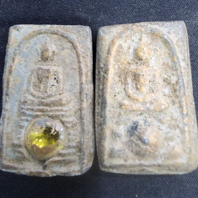 พระสมเด็จเก้าชั้นสองหน้าเนื้อชิน เม็ดพระธาตุ กรุดอยไซ
