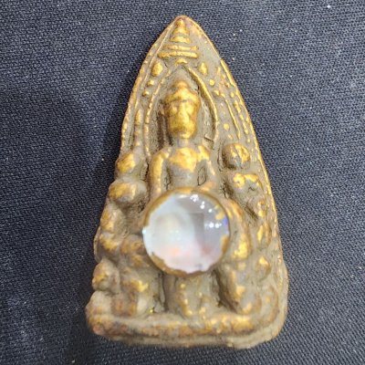 พระเลี่ยงสองหน้าเนื้อดิน เม็ดพระธาตุ กรุดอยไซ