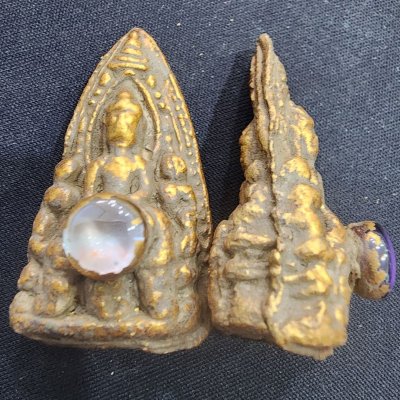 พระเลี่ยงสองหน้าเนื้อดิน เม็ดพระธาตุ กรุดอยไซ