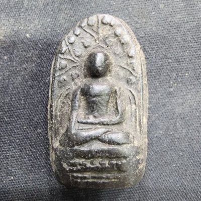 พระคงดำ เนื้อดิน กรุดอยไซ