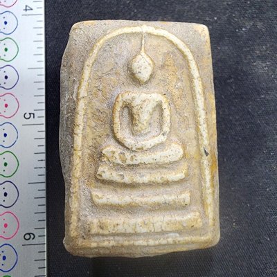 พระสมเด็จเนื้อดิน หลังเม็ดพระธาตุ กรุดอยไซ