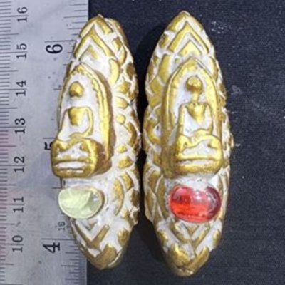 พระรอดบนเหล็กไหล เม็ดพระธาตุ กรุดอยไซ