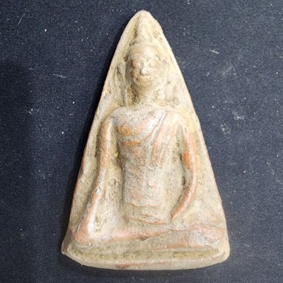 พระนางพญา (ใหญ่) เนื้อดิน กรุดอยไซ