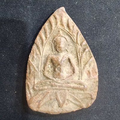 พระใบบัวเนื้อดิน กรุดอยไซ