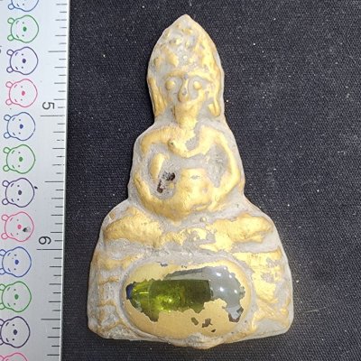 พระดอยไซอุ้มบาตรเนื้อชินทอง เม็ดพระธาตุ กรุดอยไซ