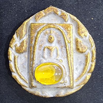 พระสมเด็จเนื้อชินทอง เม็ดพระธาตุ (สินธพ) กรุดอยไซ