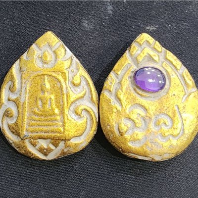 พระสมเด็จเนื้อชินทอง เม็ดพระธาตุ (สินธพ) กรุดอยไซ