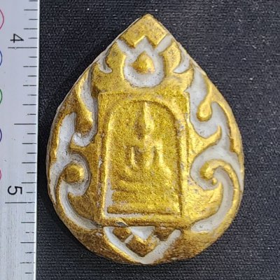 พระสมเด็จเนื้อชินทอง เม็ดพระธาตุ (สินธพ) กรุดอยไซ