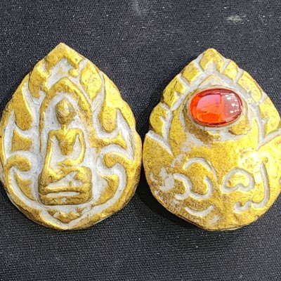 พระรอดเนื้อชินทอง เม็ดพระธาตุ (สินธพ) กรุดอยไซ