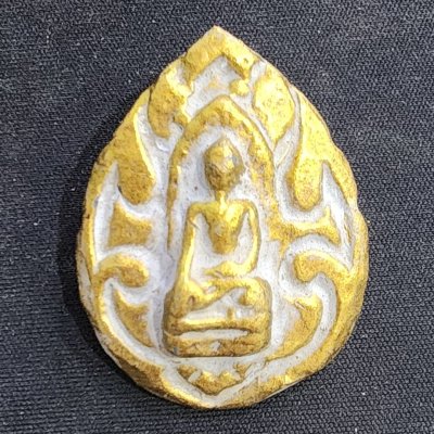 พระรอดเนื้อชินทอง เม็ดพระธาตุ (สินธพ) กรุดอยไซ