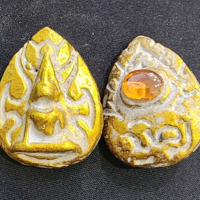 พระนางพญาเนื้อชินทอง เม็ดพระธาตุ (สินธพ) กรุดอยไซ