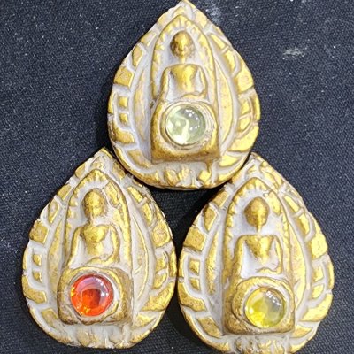 พระรอดเนื้อชินทอง เม็ดพระธาตุ (สินธพ) กรุดอยไซ