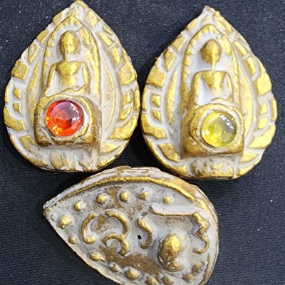 พระรอดเนื้อชินทอง เม็ดพระธาตุ (สินธพ) กรุดอยไซ