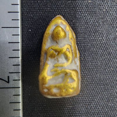 พระรอดใบมะขามเนื้อชินทอง กรุดอยไซ