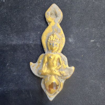 พระดอยไซเนื้อชินทอง เม็ดพระธาตุ กรุดอยไซ