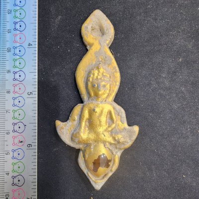 พระดอยไซเนื้อชินทอง เม็ดพระธาตุ กรุดอยไซ