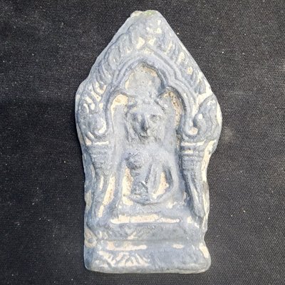 พระดอยไซซุ้มนาคเนื้อชิน กรุดอยไซ