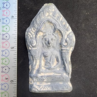พระดอยไซซุ้มนาคเนื้อชิน กรุดอยไซ