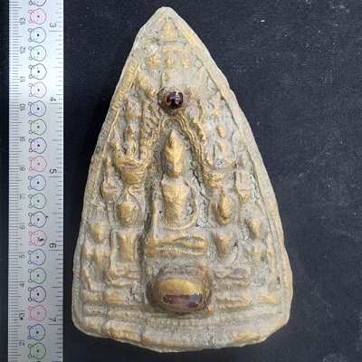 พระสิบสอง (พระโคนสมอ) เนื้อดินทอง เม็ดพระธาตุ กรุดอยไซ