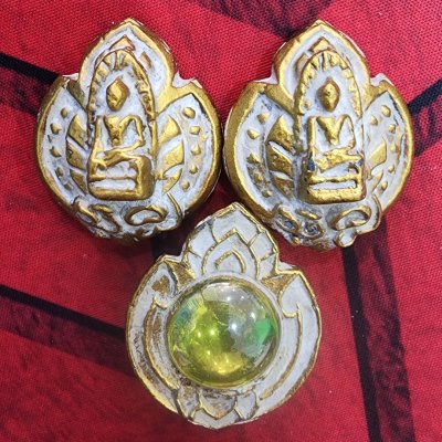 พระรอดเนื้อชินทอง หลังเม็ดพระธาตุ กรุดอยไซ