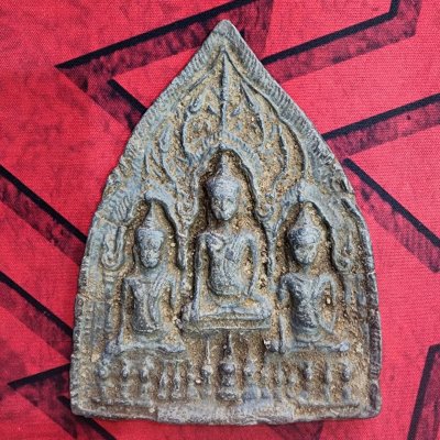 พระสามใบโพธิ์เนื้อชิน กรุดอยไซ
