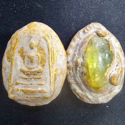 พระสมเด็จเนื้อชิน หลังเม็ดพระธาตุ กรุดอยไซ