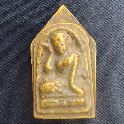 พระยอดขุนพลหลังนางกวักเนื้อดิน กรุดอยไซ