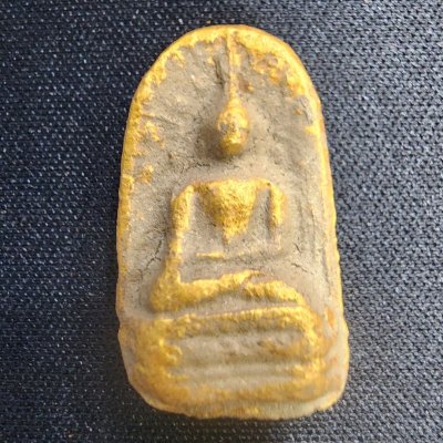 พระรอดเนื้อดินทอง กรุดอยไซ