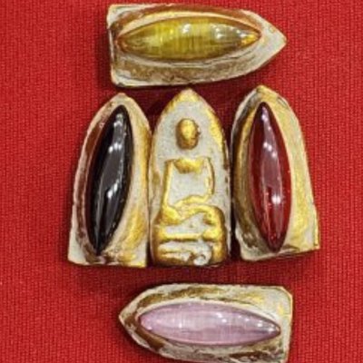 พระรอดเนื้อชิน หลังเม็ดพระธาตุ กรุดอยไซ