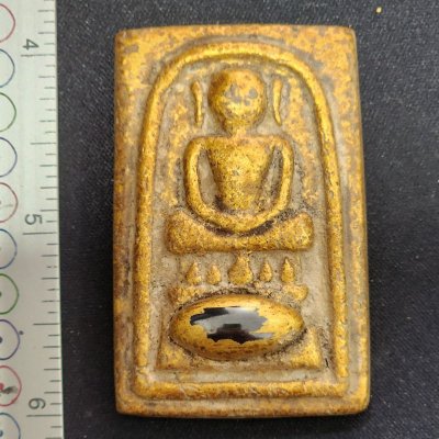 พระสมเด็จไกเซอร์เนื้อดิน บนเหล็กไหล กรุดอยไซ