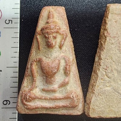 พระผงสุพรรณเนื้อดิน (มีกริ่ง) กรุดอยไซ2