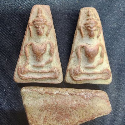 พระผงสุพรรณเนื้อดิน (มีกริ่ง) กรุดอยไซ2