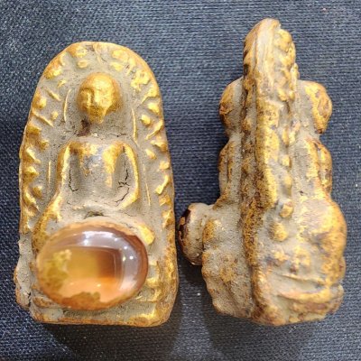 พระลือสองหน้าเนื้อดิน เม็ดพระธาตุ กรุดอยไซ